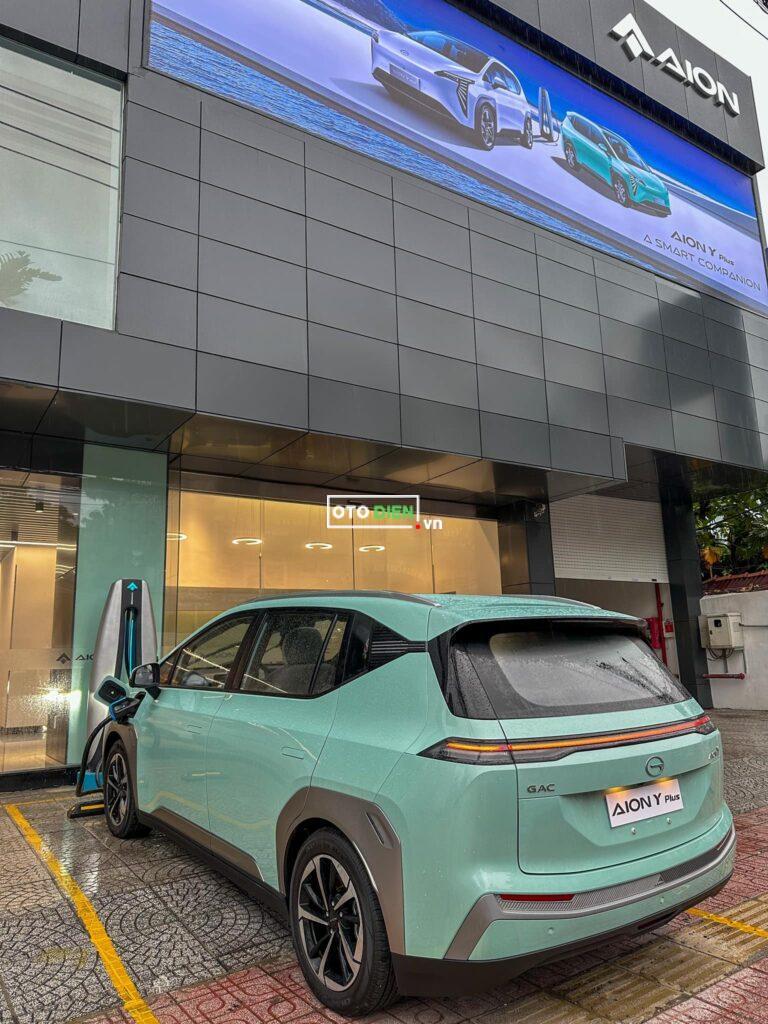 AION Y Plus sạc nhanh 160 kWh tại showroom